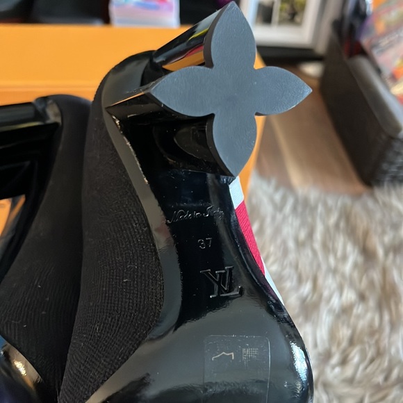 Authentic Brand New Louis Vuitton stretch boots - Picture 5 of 8